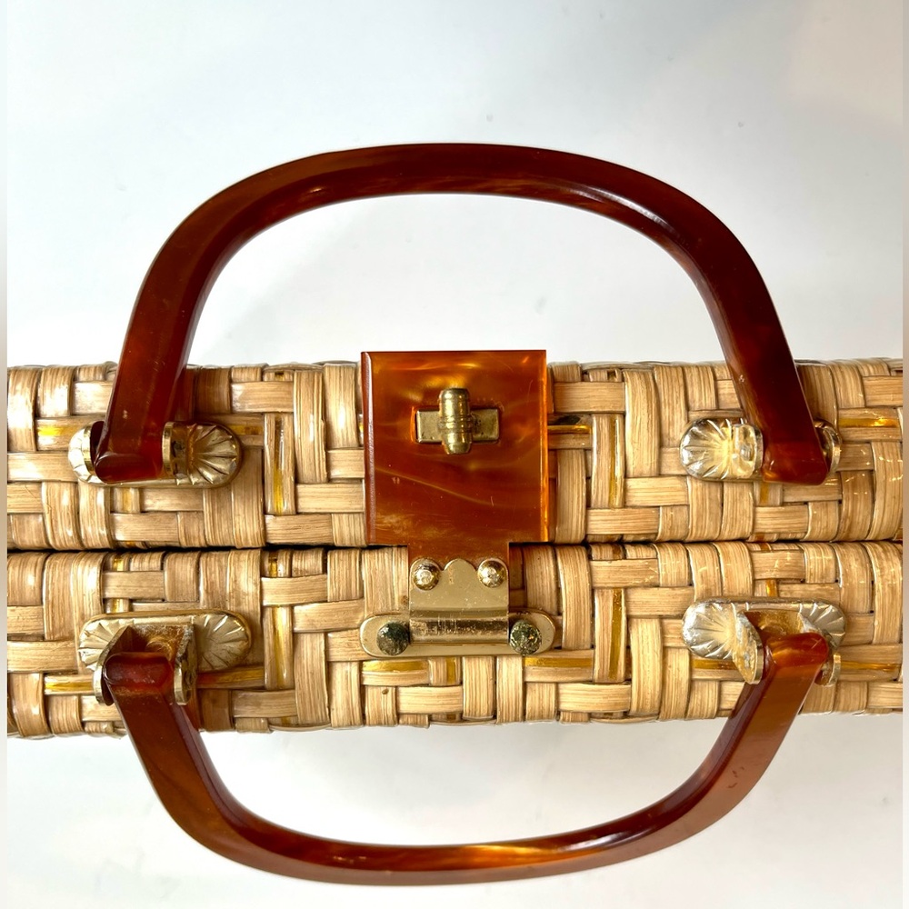 VINTAGE MCM 60s WOVEN COATED WICKER STRAW AND LUCITE BASKET PURSE HANDBAG - Picture 6 of 8